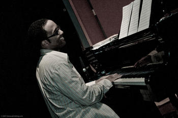 Guest star Kevin Harris
